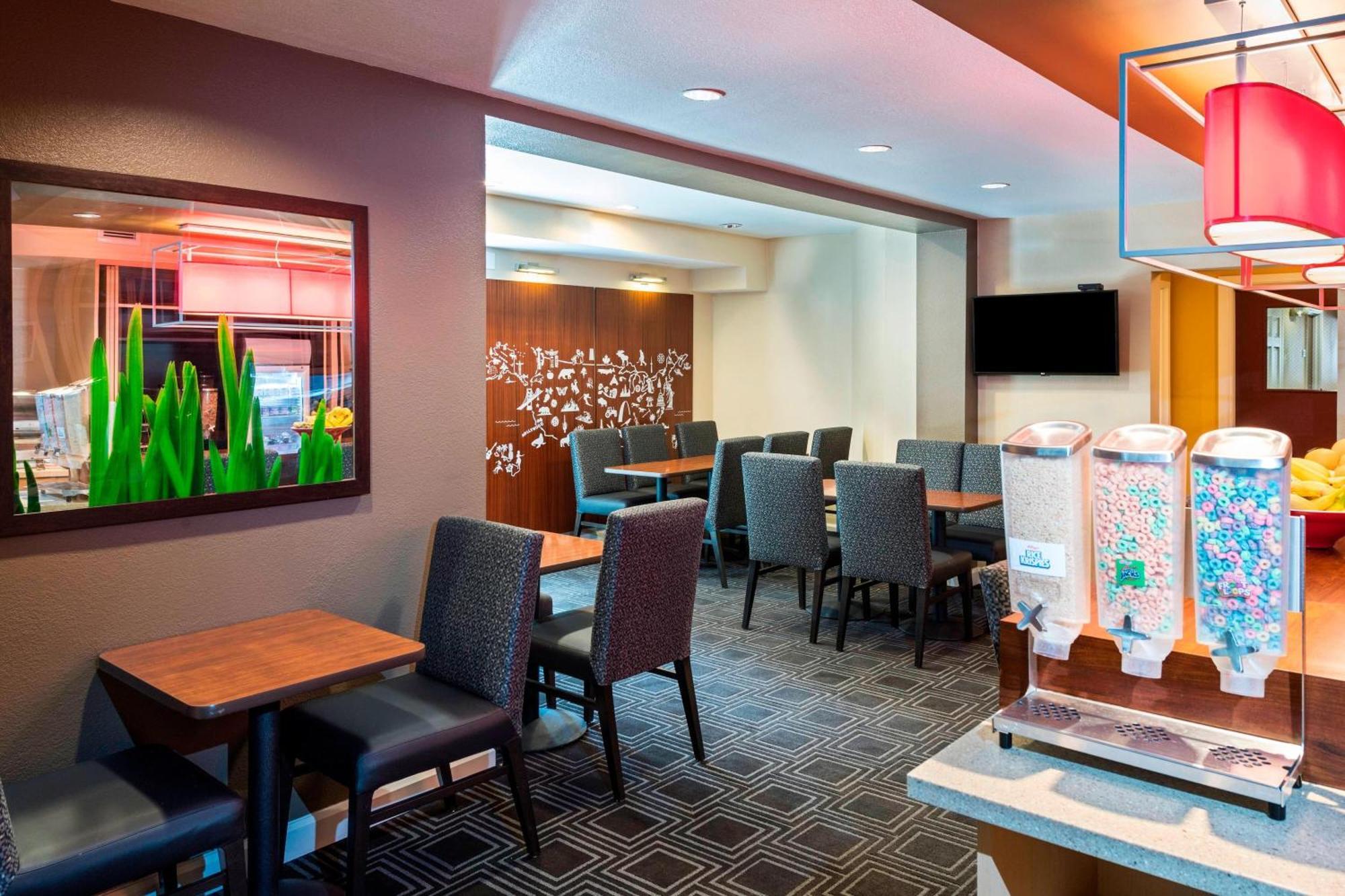Towneplace Suites By Marriott Atlanta Кеннесо Екстер'єр фото