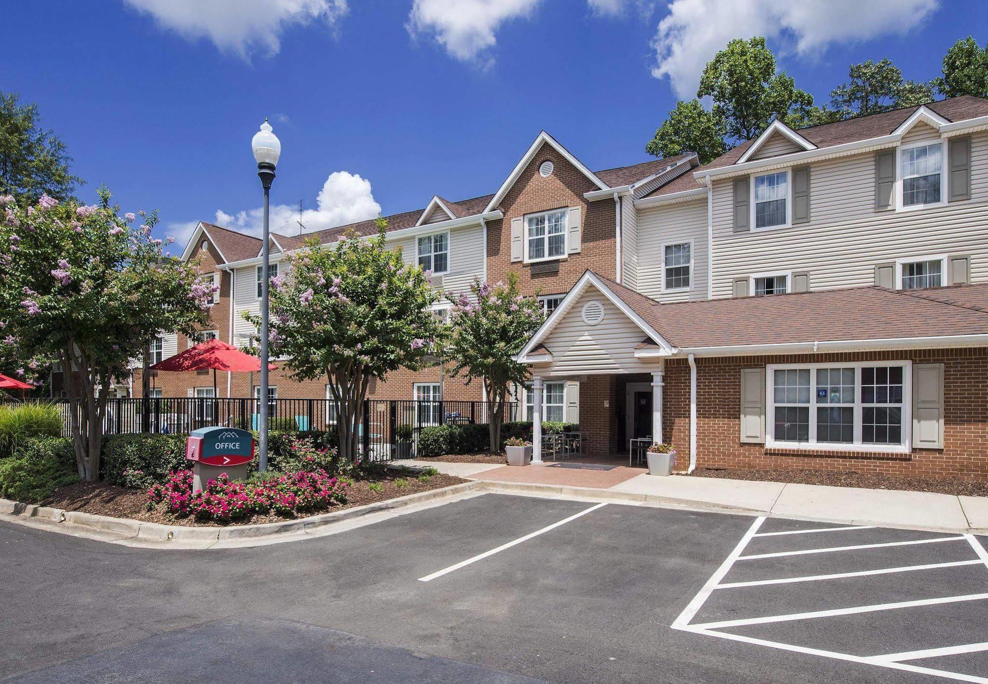 Towneplace Suites By Marriott Atlanta Кеннесо Екстер'єр фото